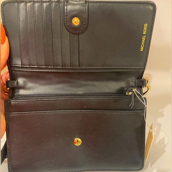 Michael Michael Kors
leopard print convertible crossbody bag - Picture 6 of 7